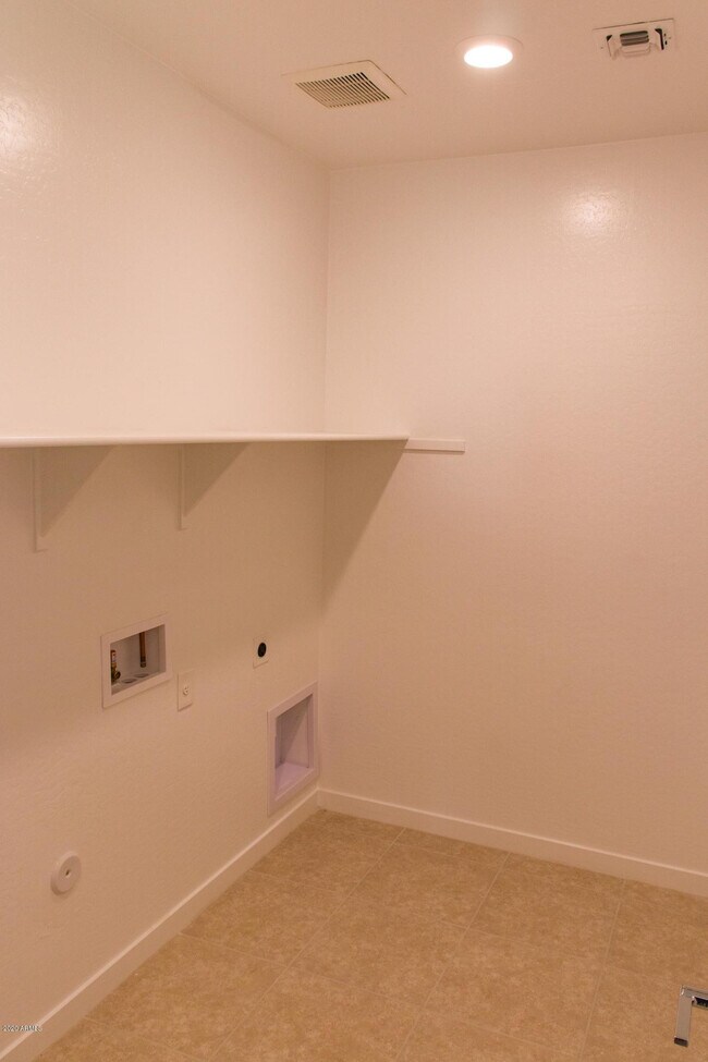 Building Photo - 1106 E Weatherby Way