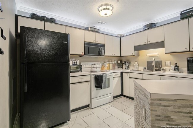 Building Photo - 3351 Galleria Dr