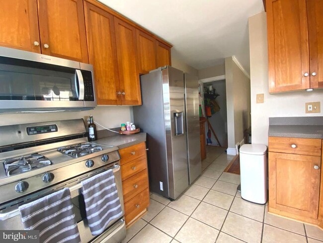 Building Photo - 20 E Abington Ave