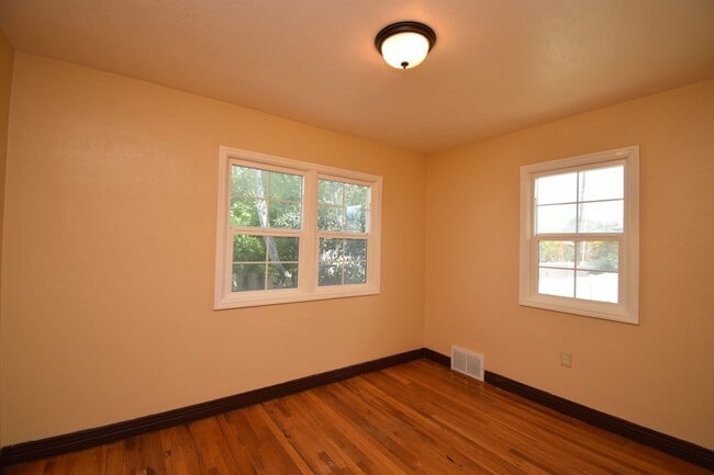 Building Photo - Amazing Home in Millcreek with Backyard Oasis!