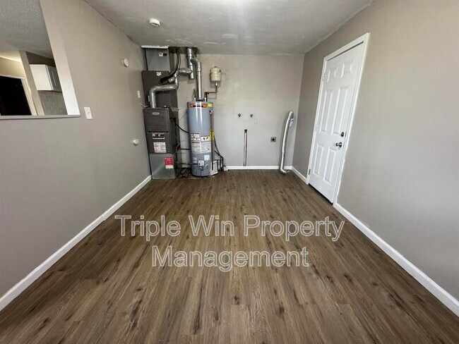 Building Photo - 3165 St Catherine St