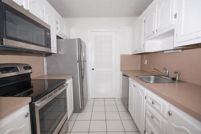 Building Photo - 301 Croton Ave