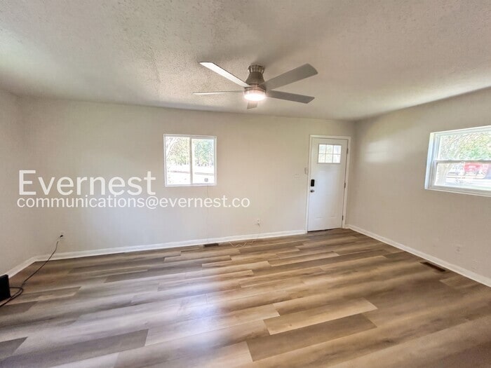 Building Photo - 633 Hemlock Ave