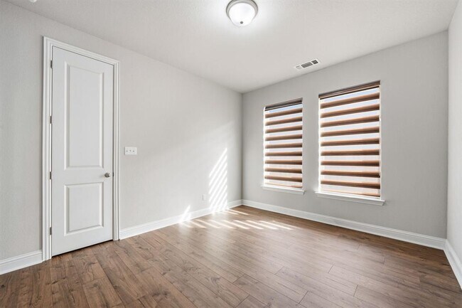 Building Photo - 1233 Texas Ash Ln