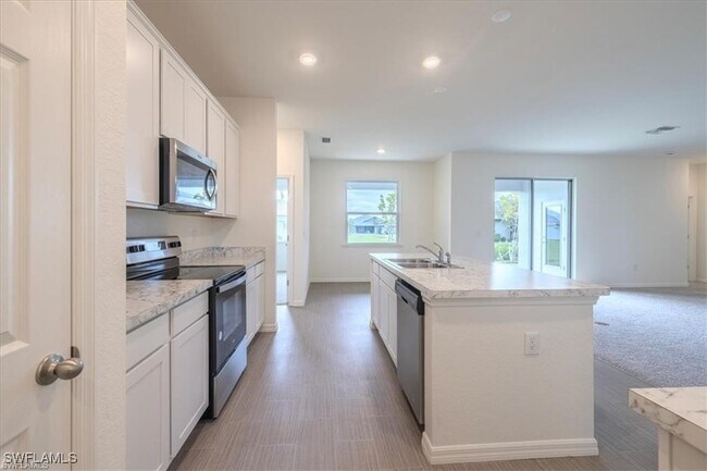 Building Photo - 4208 NE 15th Pl