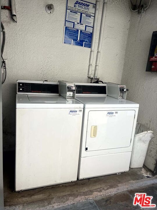 Building Photo - 1834 Thayer Ave