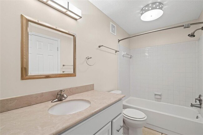 Building Photo - 1260 Sutton Ct