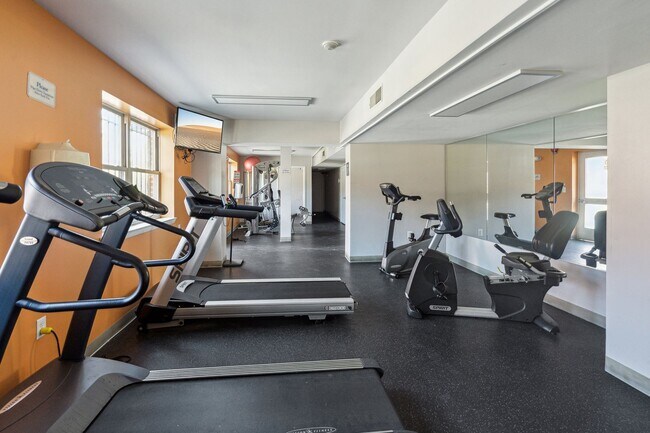 Building Photo - Lovely 3 BR/2 BA Condo in Barry Farm!