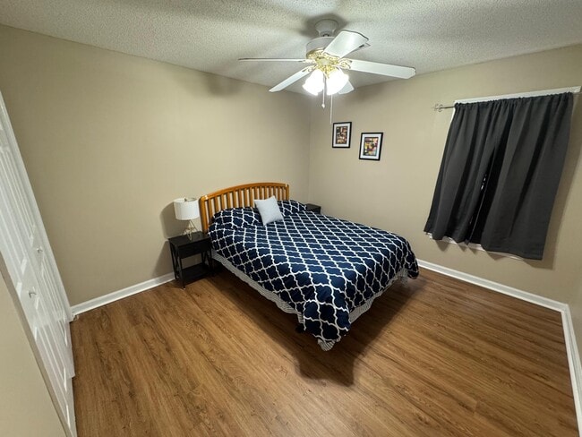 Building Photo - 113 Manor Row