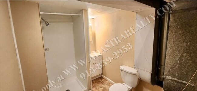 Building Photo - Beautiful House in South KC-Available NOW!!