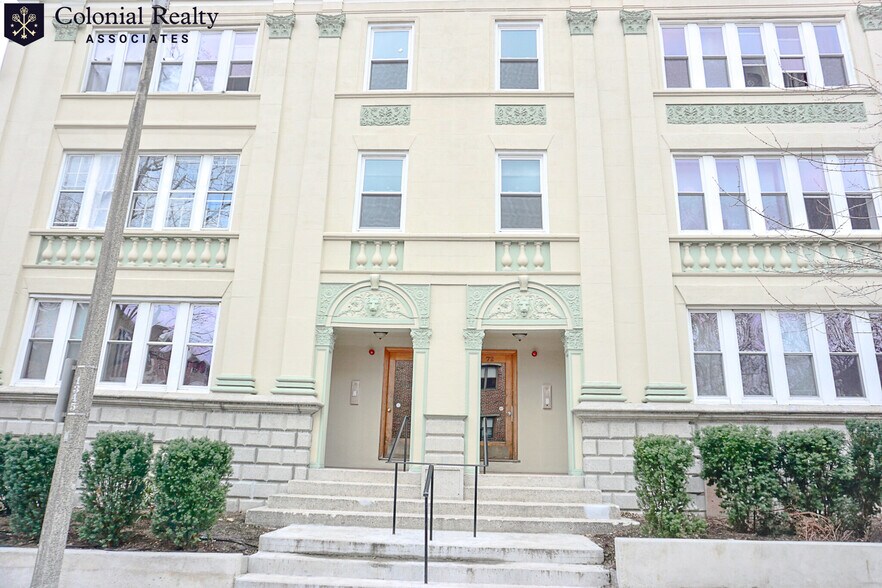 Building Photo - 328 St Paul St