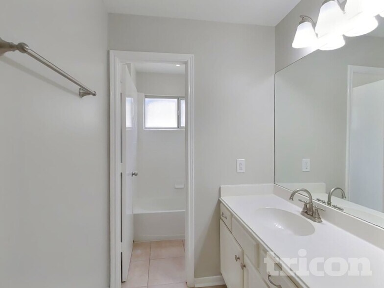 Building Photo - 6726 Misty Dale Dr