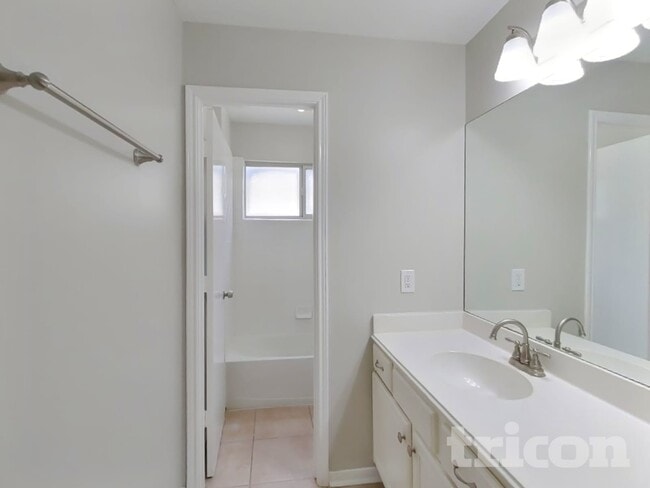 Building Photo - 6726 Misty Dale Dr