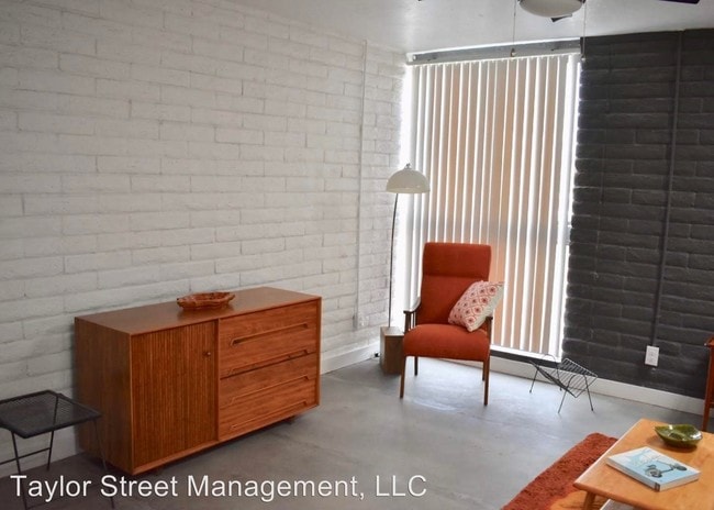 Building Photo - 328 E Willetta St