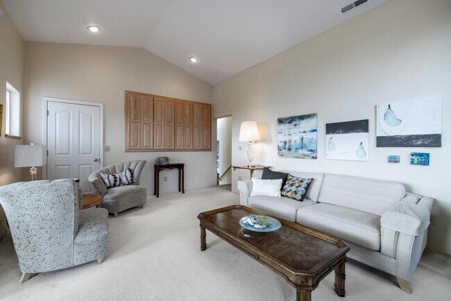 Building Photo - 5663 Basin View Dr