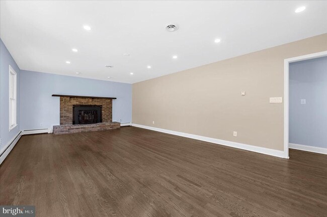 Building Photo - 7643 Paradise Beach Rd