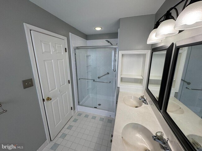 Building Photo - 11 Killdeer Ln