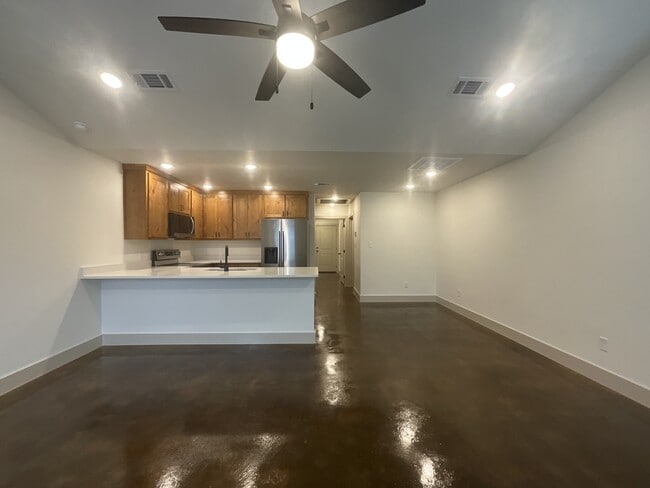 Building Photo - 533 Bradburn Rd