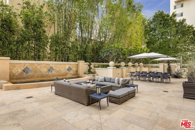 Building Photo - 10727 Wilshire Blvd