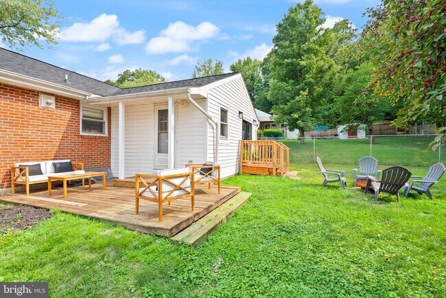 Building Photo - 6206 Hillview Ave