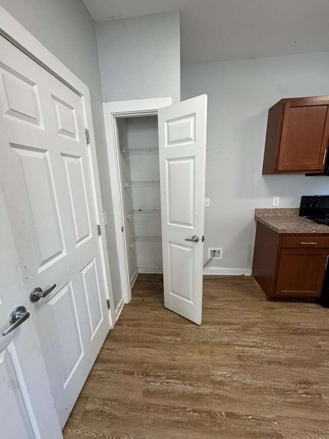 Building Photo - 1907 Grayson St