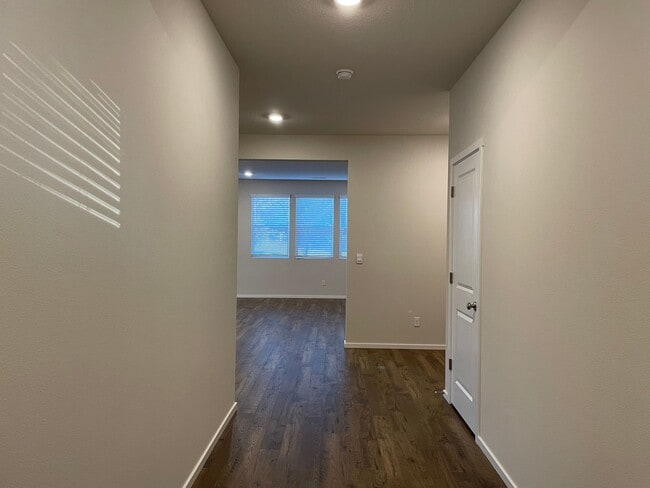 Building Photo - Don’t Miss This! Spacious Vancouver Home with Large Yard & Double Garage.