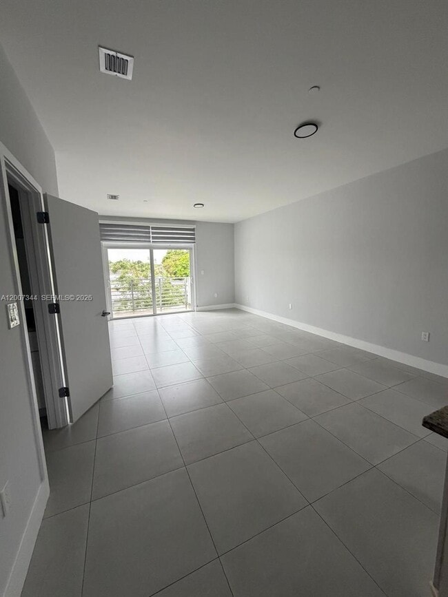 Building Photo - 381 E 50th St