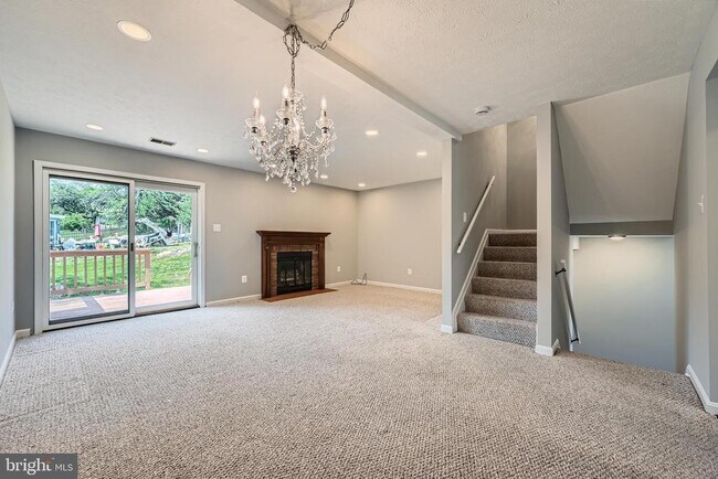 Building Photo - 824 Century St