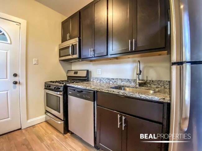Building Photo - 1 bedroom in CHICAGO IL 60613