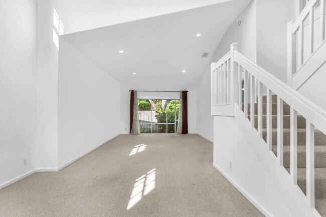 Building Photo - 479 Tequesta Dr