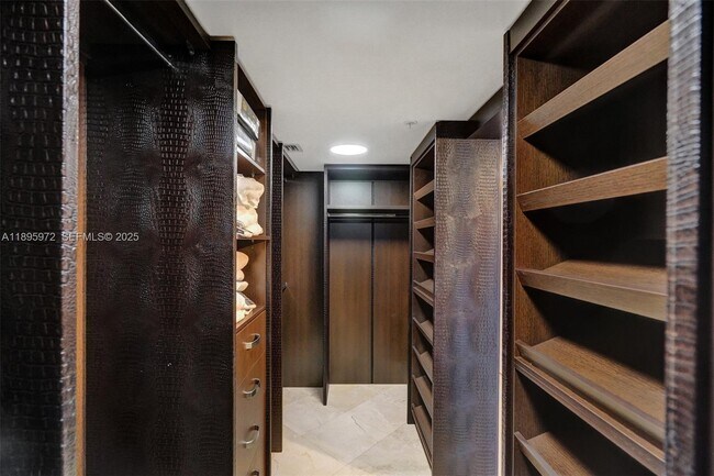 Building Photo - 16711 Collins Ave