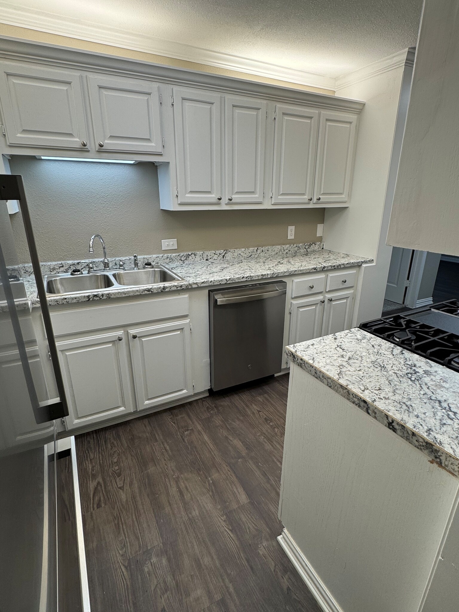 Kitchen Continued - 10133 Kilarney Dr