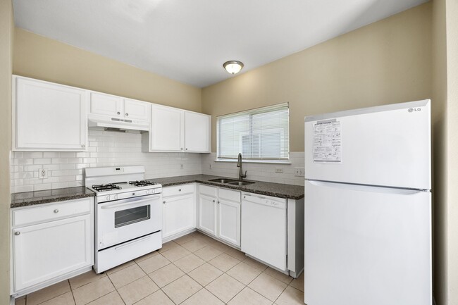 Building Photo - 6158 Settlers Lake Cir E