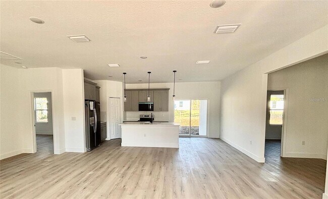Building Photo - 2349 W Oakland Ln