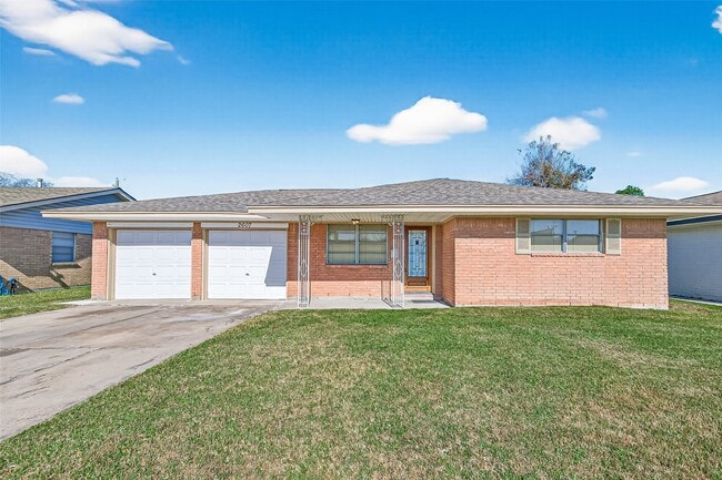 Building Photo - 2607 Penfield Dr