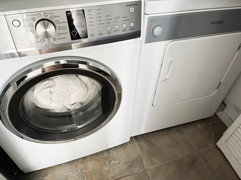 Building Photo - 3612 Walsh St