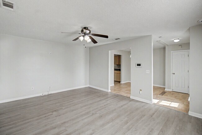 Building Photo - 1651 Latham Ct