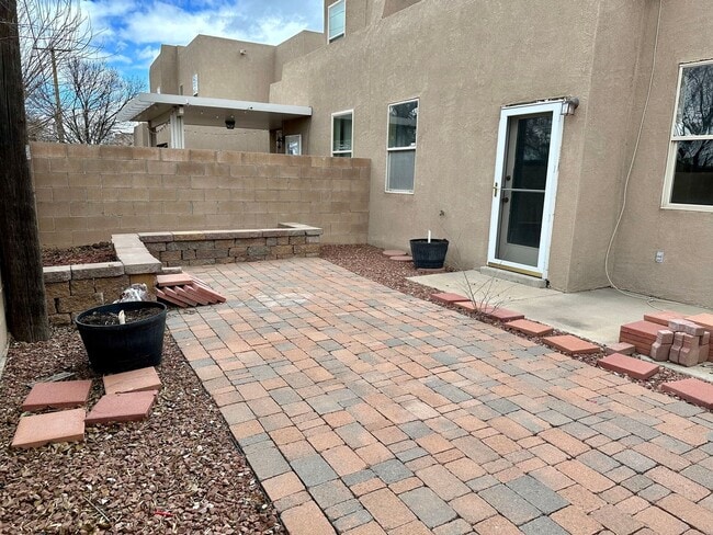 Building Photo - Charming 3-bedroom, 2.5-bathroom home