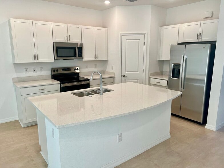 Building Photo - 5869 Biscotti St