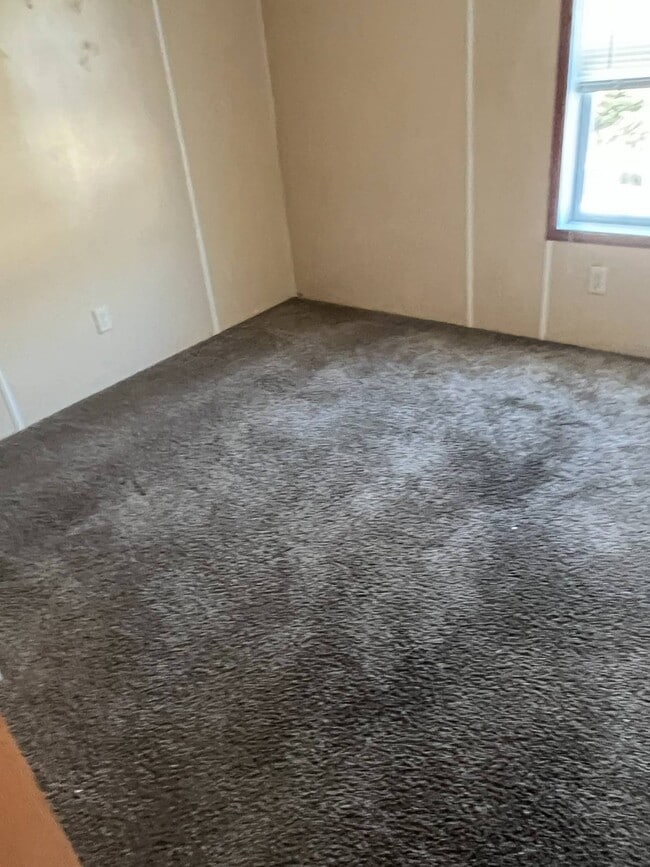 Building Photo - 200 E Zora St