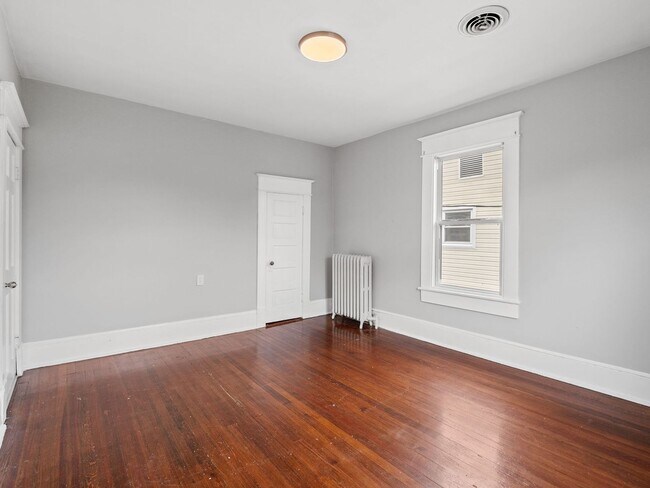 Building Photo - 926 Winona Ave SW