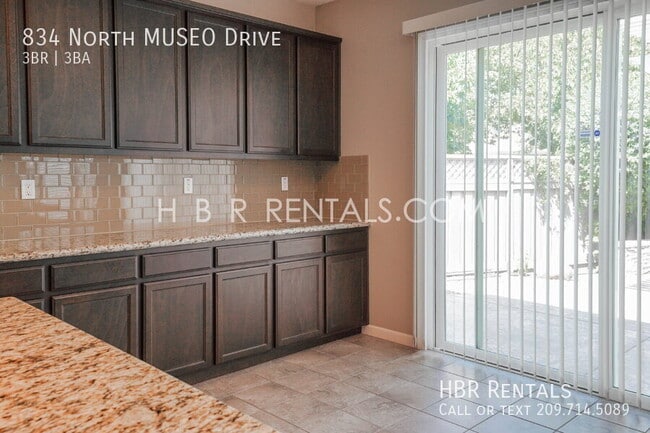 Building Photo - 834 N MUSEO Dr