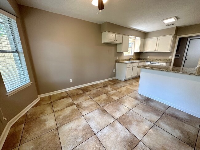 Building Photo - 2111 Rycroft Dr