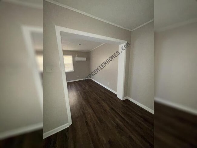 Building Photo - 28 Countrywood St