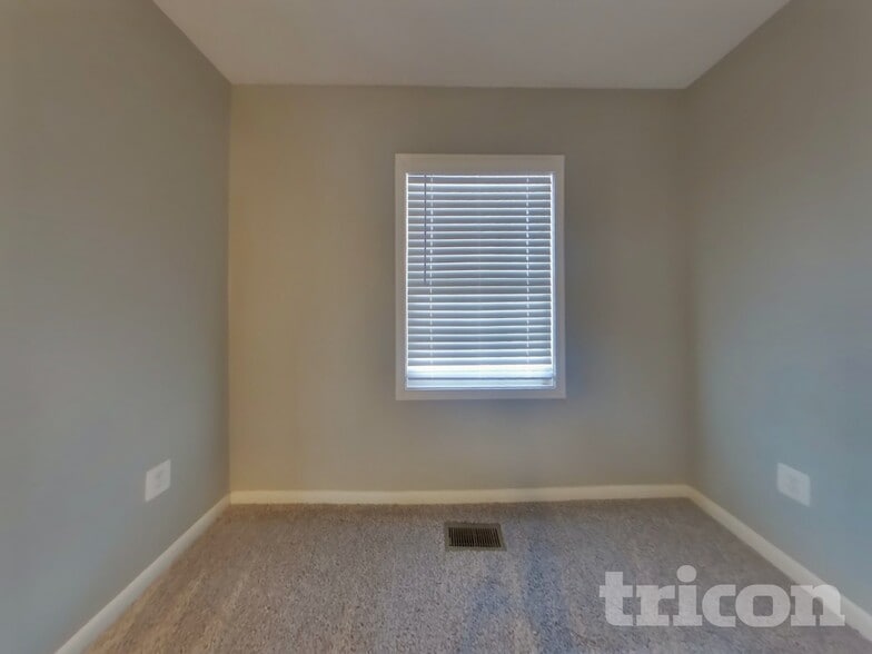 Building Photo - 4016 Oakley Dr