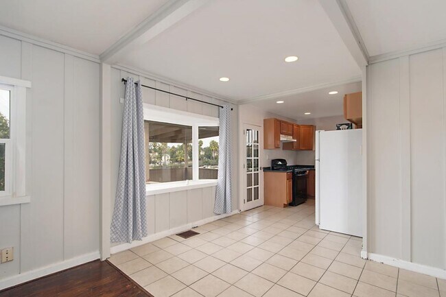 Building Photo - 5061 Keeney St