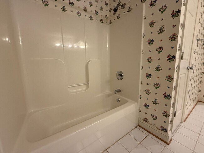 Building Photo - 935 Charter Oaks Dr