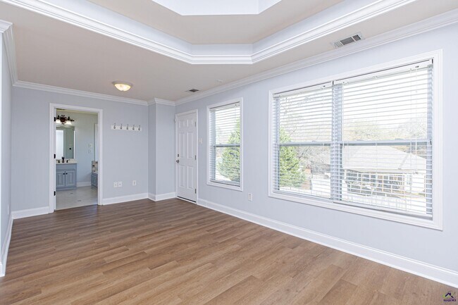 Building Photo - 100 Montview Way