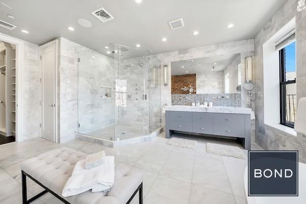 Building Photo - TURN KEY HARLEM TOWNHOUSE FOR RENT