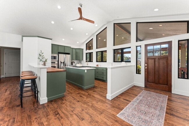 Building Photo - Exceptional Boise West Bench Home